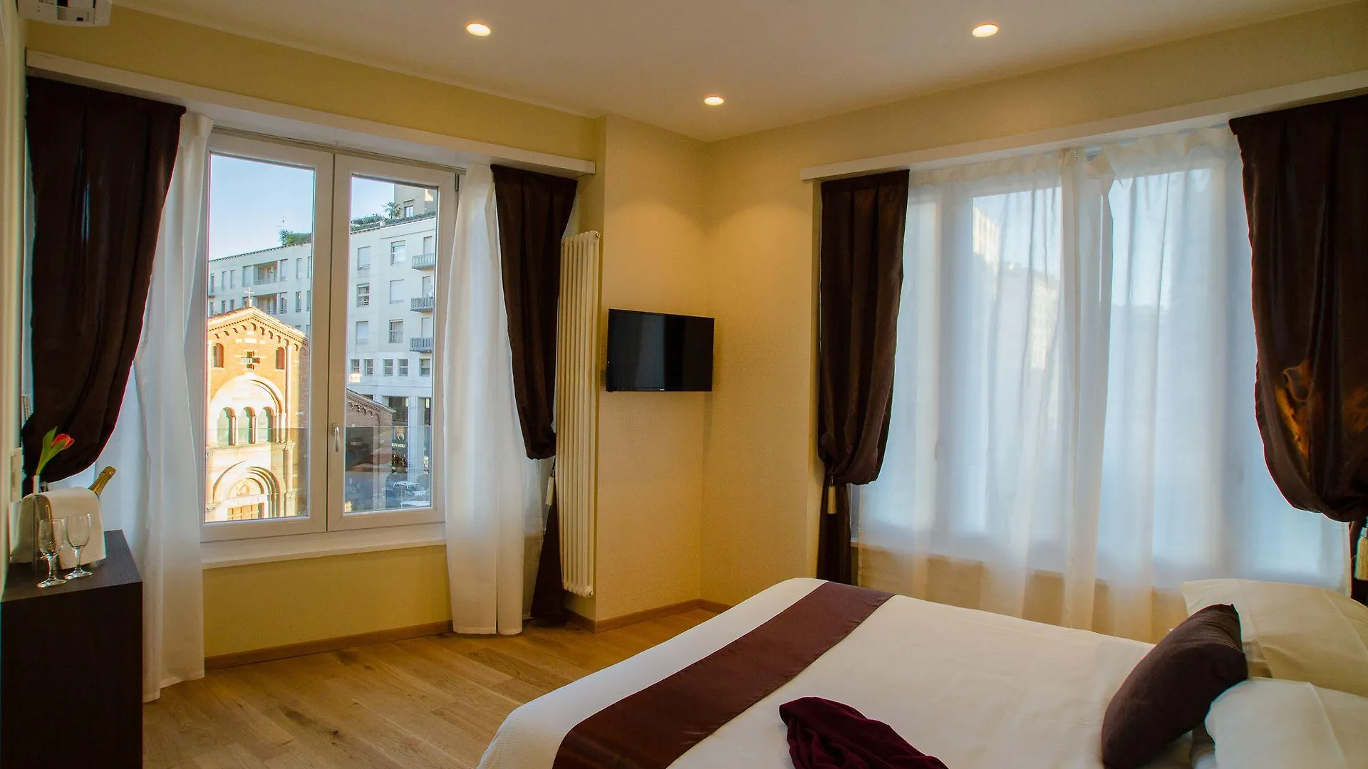Aiello Rooms - San Babila Milan 2*,