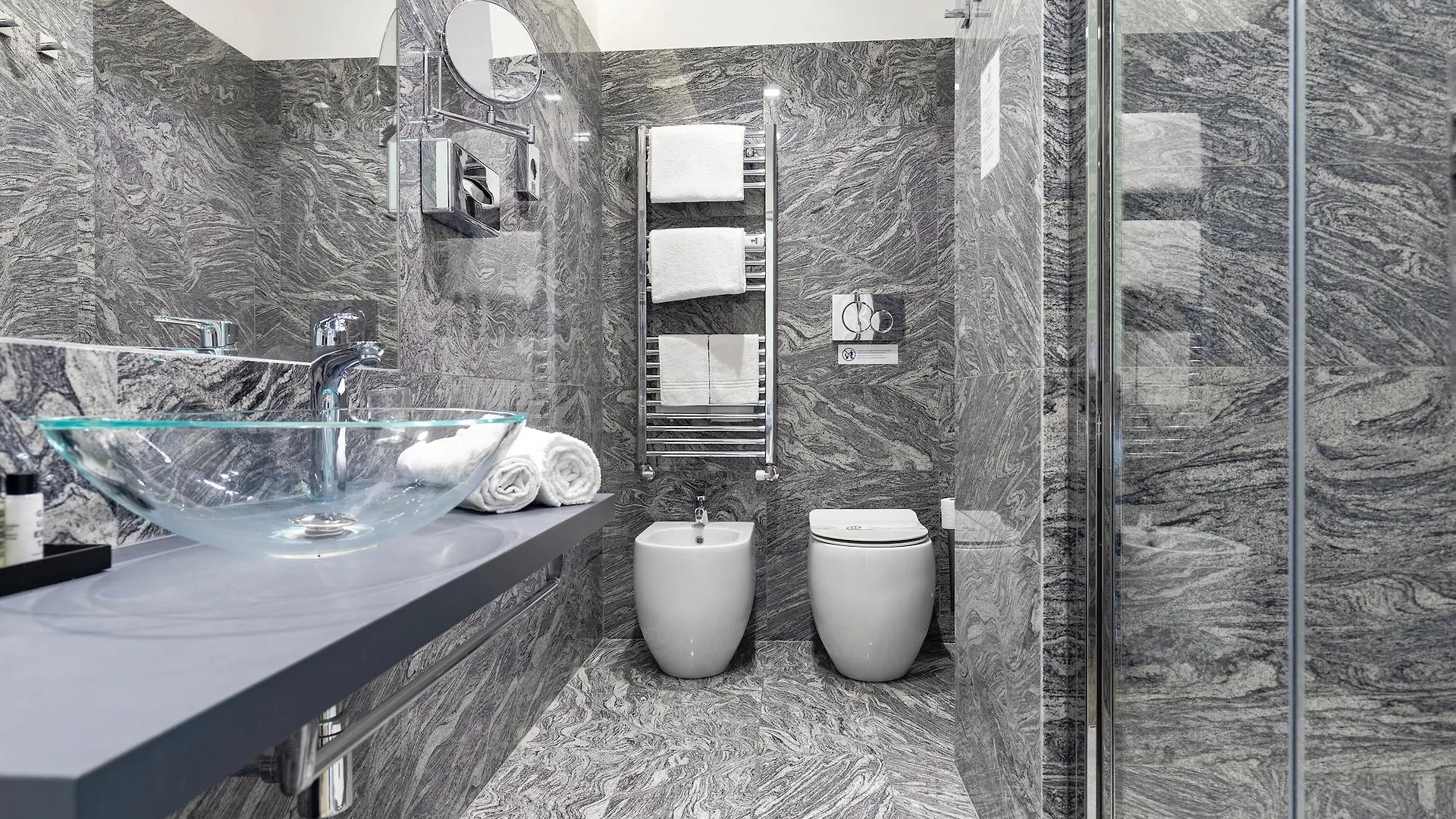 Aiello Rooms - San Babila Milan 2*,
