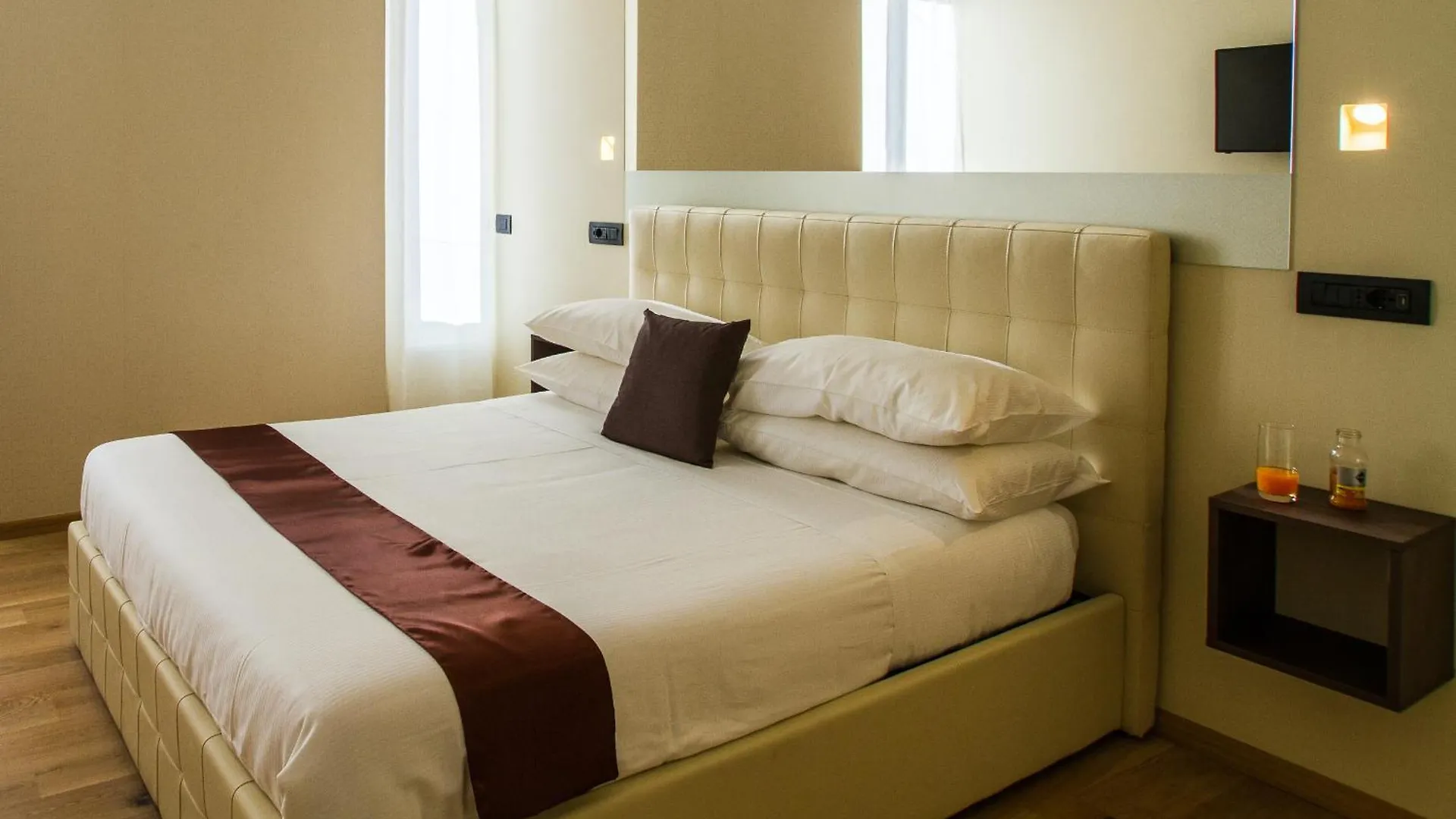 Aiello Rooms - San Babila Milan Guest house