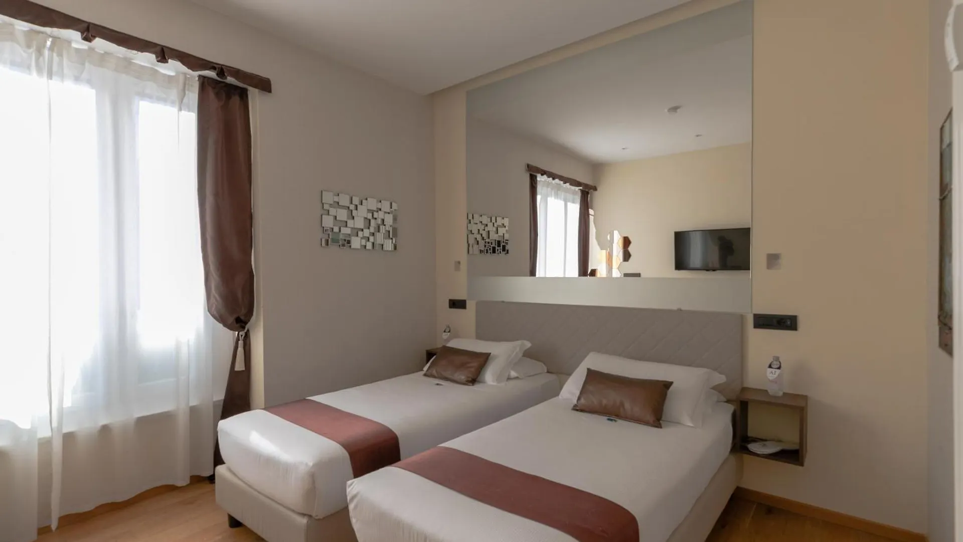 Aiello Rooms - San Babila Milan